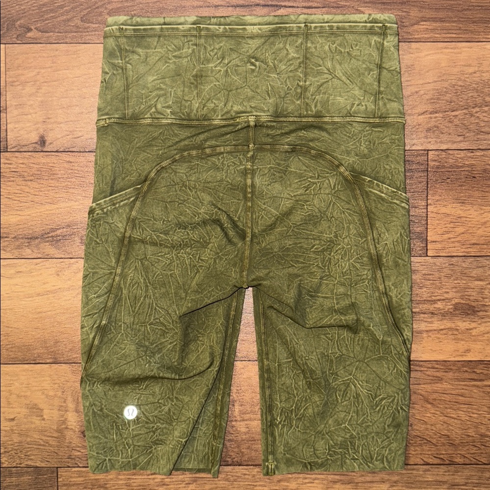 Lululemon Size 4 Fast and Free Short 10" *Ice Dye
Ice Wash Moss Green Modest Gym - Picture 2 of 10